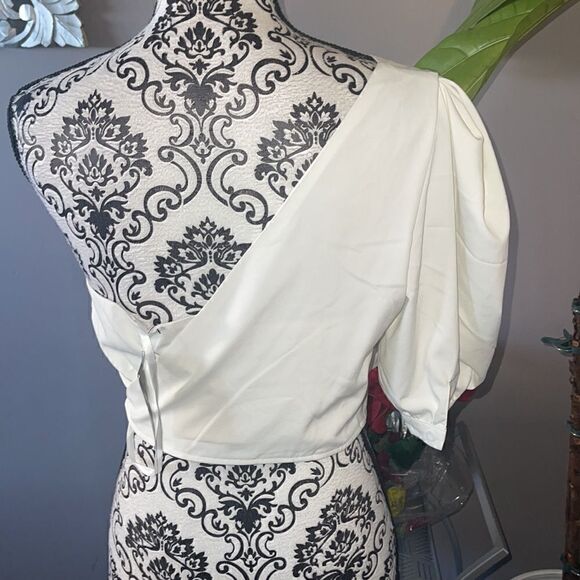NWT La Ros white half shoulder top - Picture 4 of 5